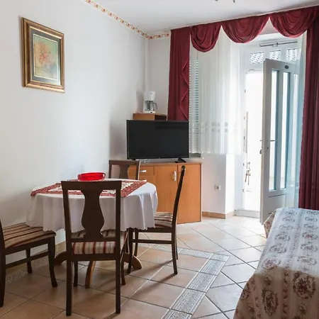 Anna Apartment