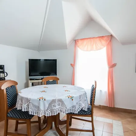 Anna Apartment *